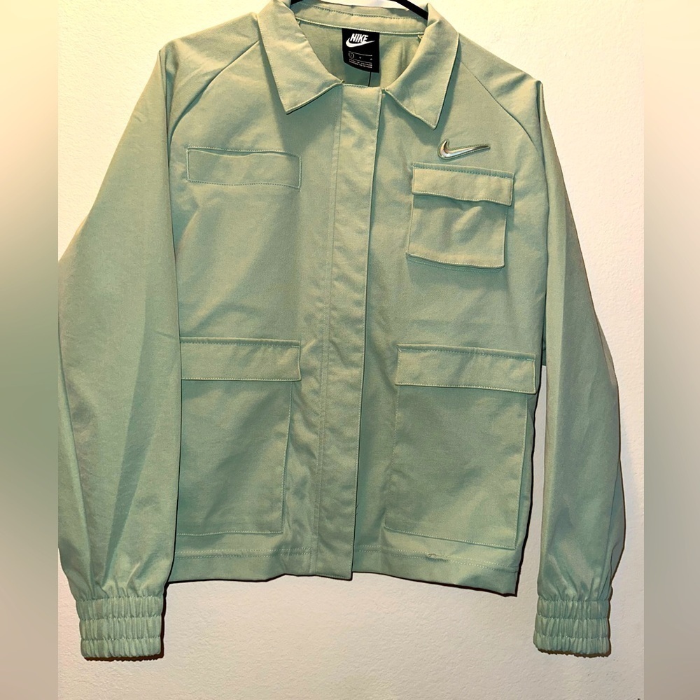 Nike women’s sage green jacket L athleisure utility streetwear jacket
